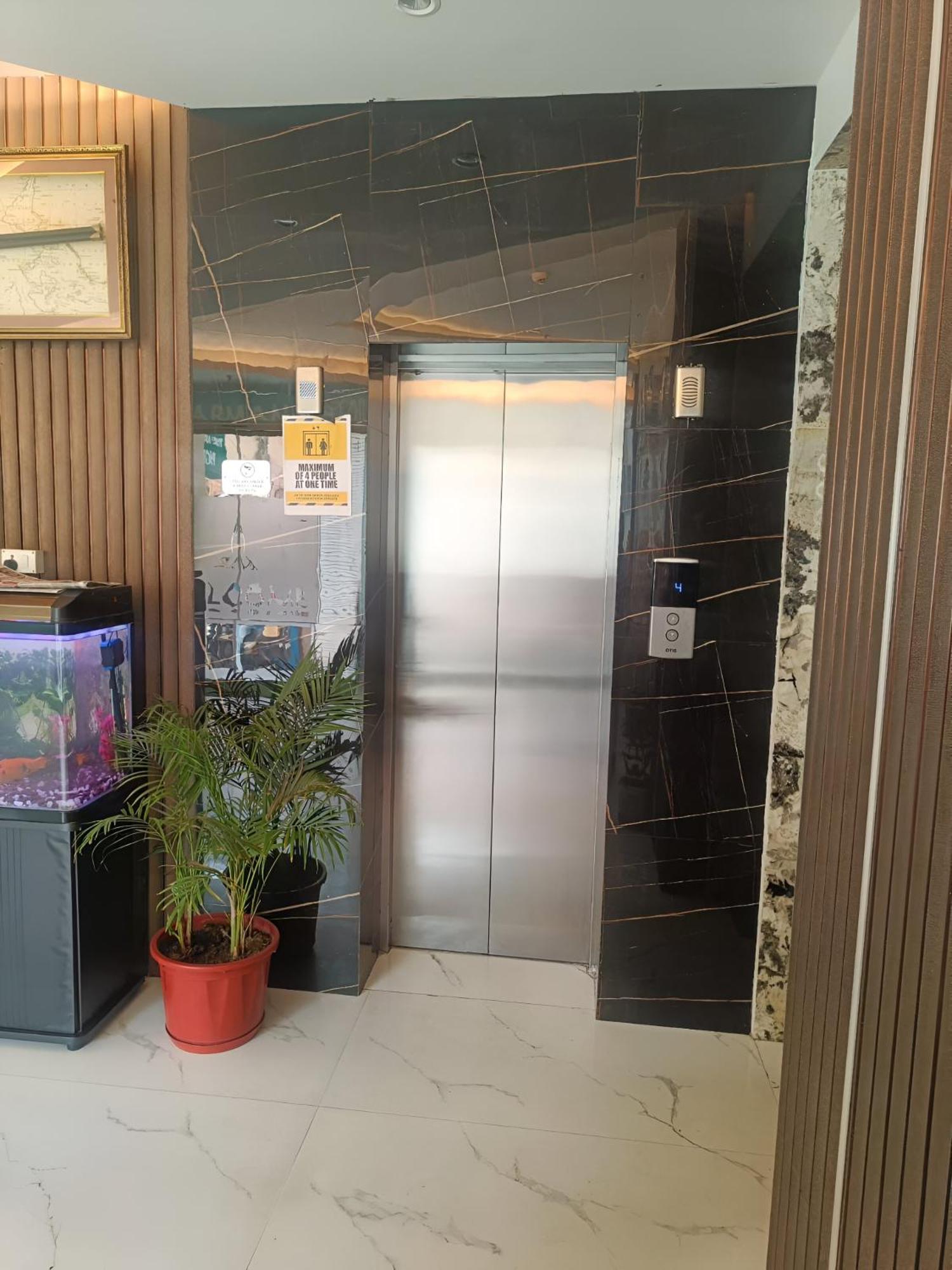 Treebo The Armani Near Igi Airport Hotel New Delhi Ngoại thất bức ảnh